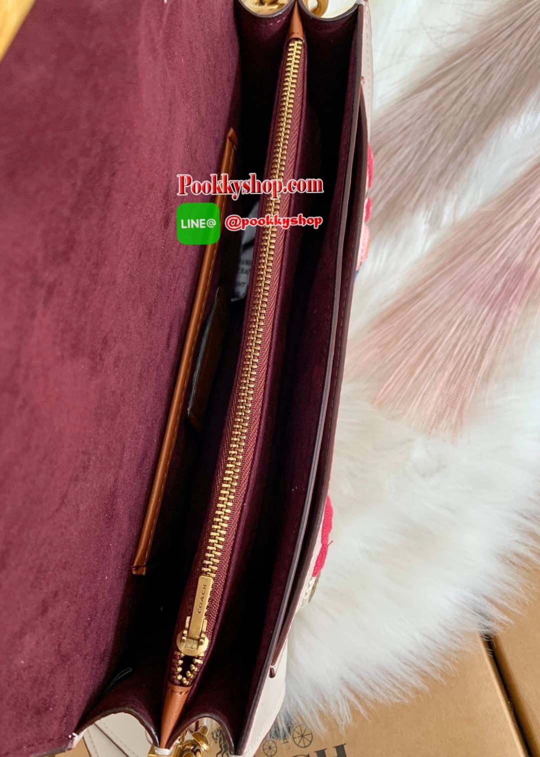 COACH TABBY FLORAL-EMBROIDERED SIGNATURE LEATHER SHOULDER BAG กระเป๋าคล้องไหล่ได้//สะพายข้างได้ หนังแท้นุ่มมากค่ะ จุดเด่นด้านหน้าเป็นรูปดอกไม้งานปักสวยงามมากๆค่ะ เปิดปิดกระเป๋าแบบแม่เหล็ก ภายในมี2ช่องใหญ่ ใส่กระเป๋าเงินใบยาวขนาดปกได้;ของจำเป็นสาวๆได้ครบเล