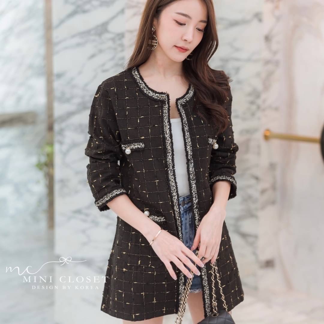 🎪เสื้อคลุมตัวยาว ใส่สบาย🎪 เนื้อผ้าน้ำหนักดี ไม่ซับใน ใส่สบายๆไม่ร้อน ลายตารางมีขนนุ่มฟูนิดๆ ใส่ได้ทุกฤดูไม่ว่าร้อน/หนาว งานเดินขอบทั้งตัว ใส่สวย ห้ามพลาดค่ะ