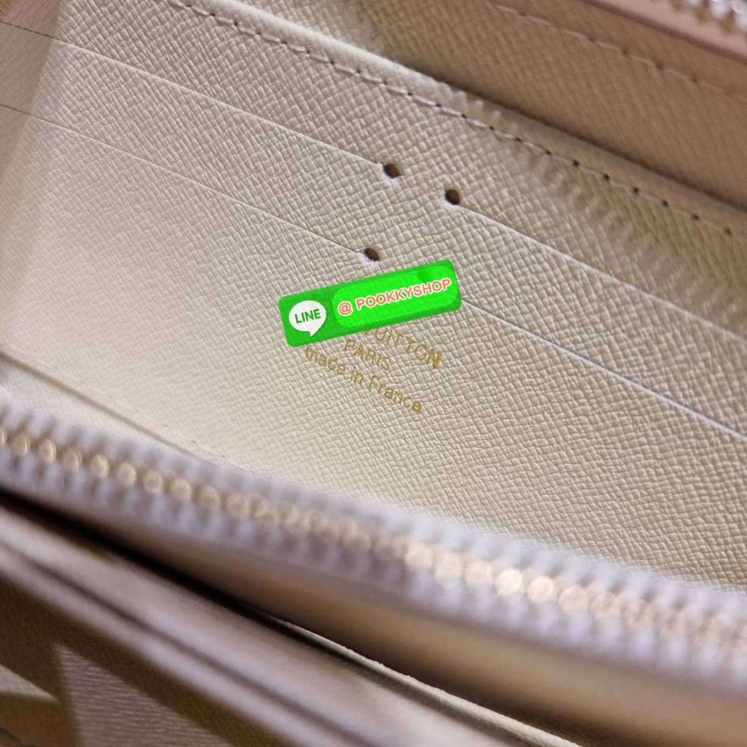 NEW IN!! LV long zip wallet with gwp กระเป๋าสตางค์พรีเมี่ยมกิ๊ฟ ดีไซน์ล่าสุด หวานๆสวยๆ น่าใช้มาก ใบยาวขนาดกำลังเหมาะมือ ถือแล้วขับผิว โดดเด่นด้วยสไตล์การไล่เฉดสีโทนละมุน ดูโดดเด่นไม่เหมือนใคร วัสดุหนังแคนวาส ทนทาน เปิด-ปิดด้วยซิปรอบ ภายในมีช่องใส่บัตรเยอะ
