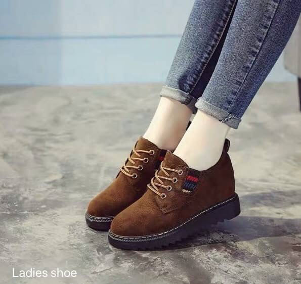 รองเท้าบูทแฟชั่นเสริมส้น2.5นิ้ว แบบผูกเชือกวัสดุหนังสักหลาดนุ่มๆ เสริมยางยืดด้านข้างแบบน่ารัก