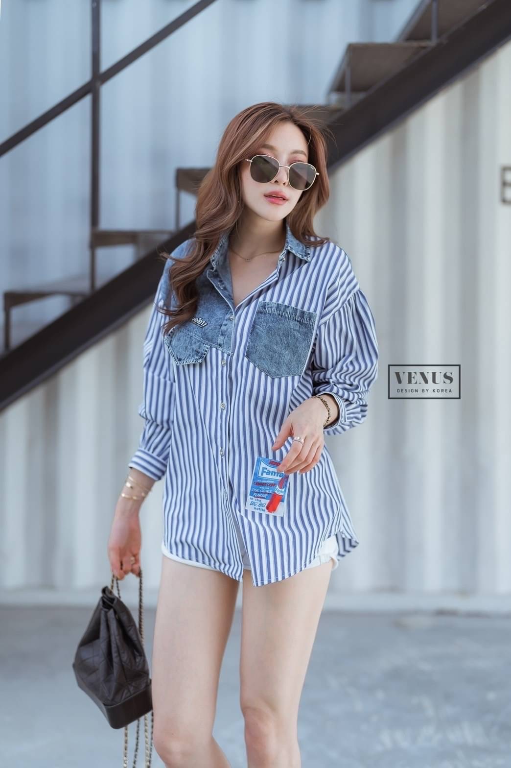 Restock ♥️♥️♥️ I'm Lady By Venus Moshino Jeans Shirt เสื้อเชิ๊ตแต่งผ้ายีนเนื้อดี ด้านหลังสกีนลายน้องหมี ตามแบบฉบับแบรนด์ดัง แม๊ทกับรองเท้าผ้าใบก็เก๋นะคะ