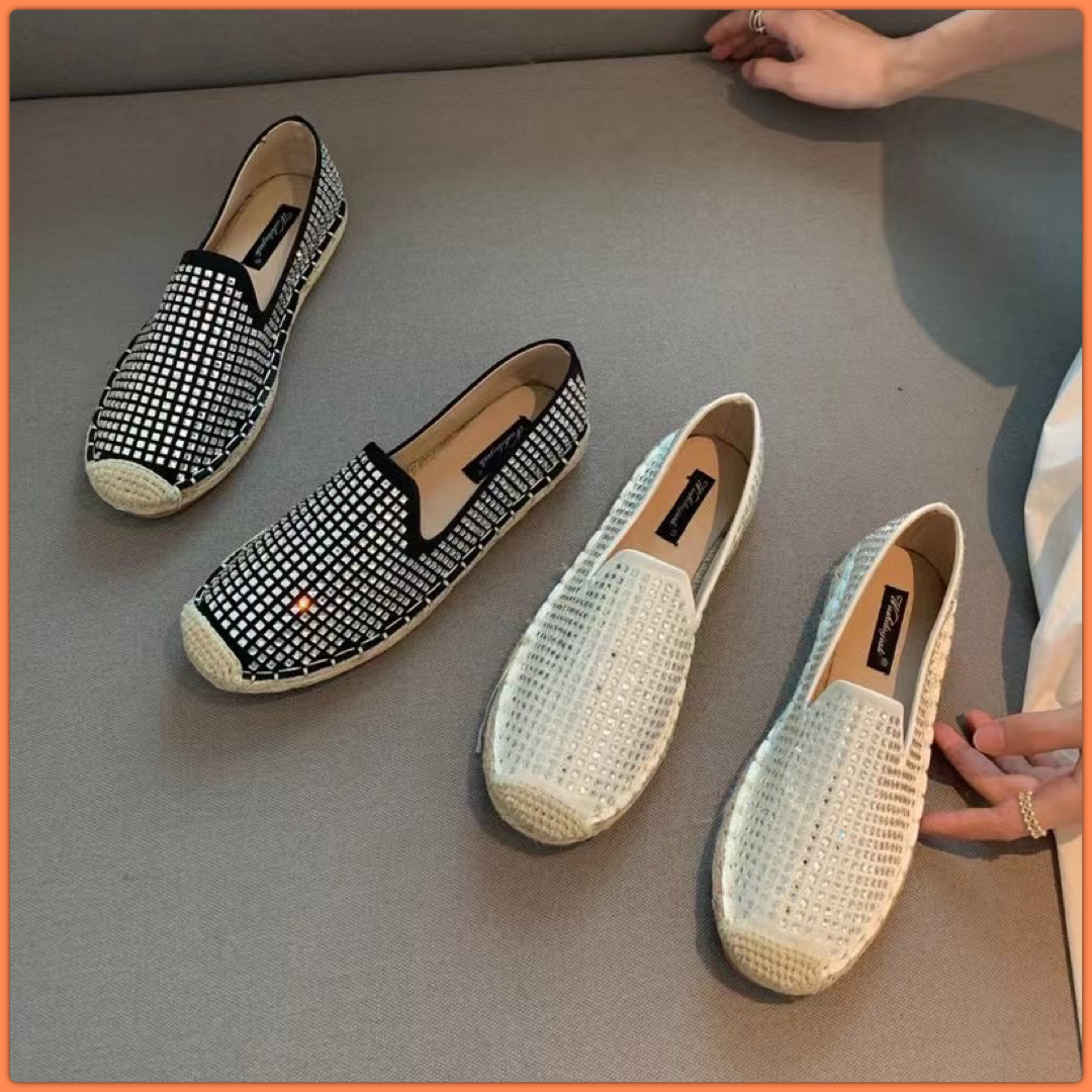 พร้อมส่งคะ รองเท้างานมาใหม่ สวยยืน1 มาแล้วจ้า ทรงสวยอย่างดี งานเกร๋เรียบหรูดูแพง ตัวนี้ห้ามพลาด ใส่สบายจะแมตช์กับกางเกง👖หรือกระโปรง👗ก็ได้ค่ะ แม่ค้าคอนเฟริม ห้ามพลาดเลยจ้าตัวนี้แนะนำ อย่าช้ารีบเลย