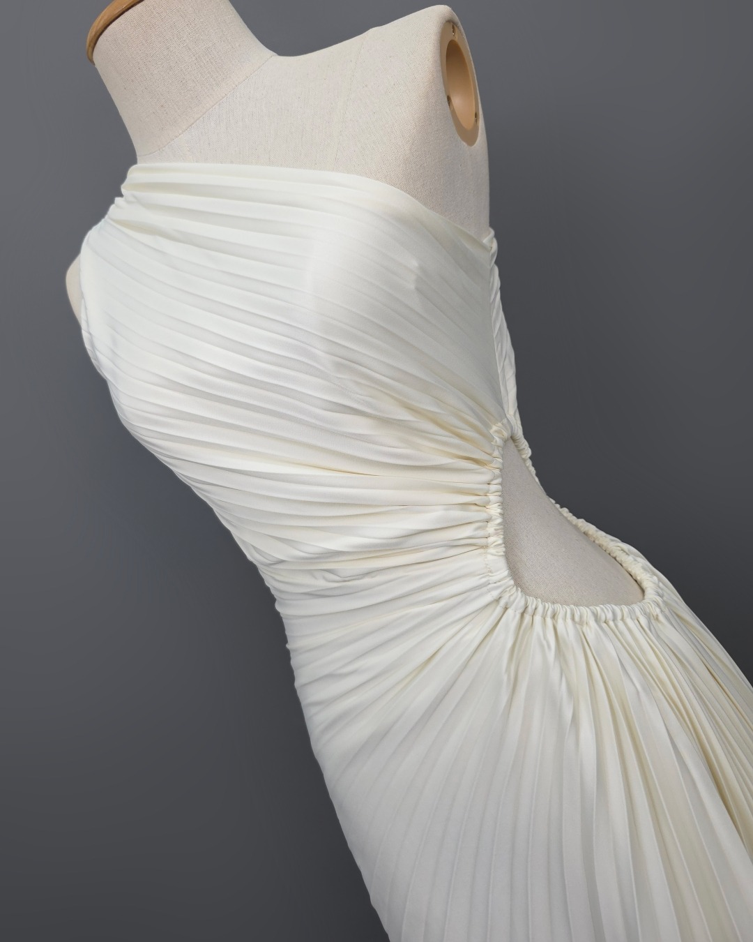 เดรสแฟชั่น เดรสเสื้อไหล่เดียว กระโปรงยาวชายเฉลียง อัดพลีททั้งตัว