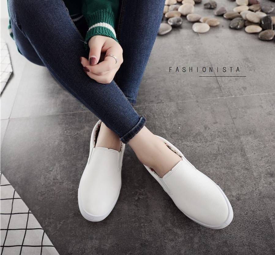 สลิปออนแบบหนังนิ่ม ใส่สบาย คล่องตัว งานสวยพร้อมส่งค่ะ รองเท้าแฟชั่นชิคๆ แต่งขอบยางยืดด้านข้าง เน้นความสบายในการสวมใส่ พื้น 1นิ้ว ใส่ง่ายเดินไม่เมื่อย ดีไซน์เน้นความเรียบง่ายใส่แมชเสื้อผ้าได้ทุกแนวจ้าา มีไว้ได้ใช้แน่นอน