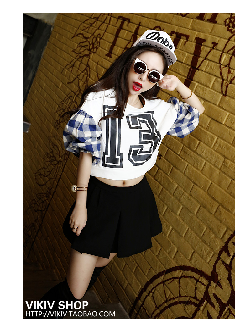 เสื้อแขนยาวสีขาวพิมพ์หน้าอกเบอร์13 ตัดต่อแขนลายสก๊อต