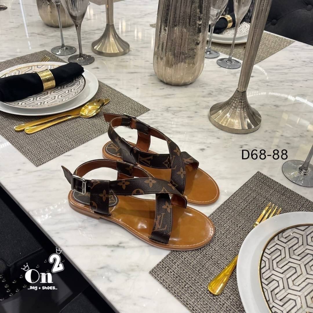 New in รองเท้าแตะ LV พื้นคิวทรงสวมไขว้รัดข้อเท้า สายปรับขนาดได้