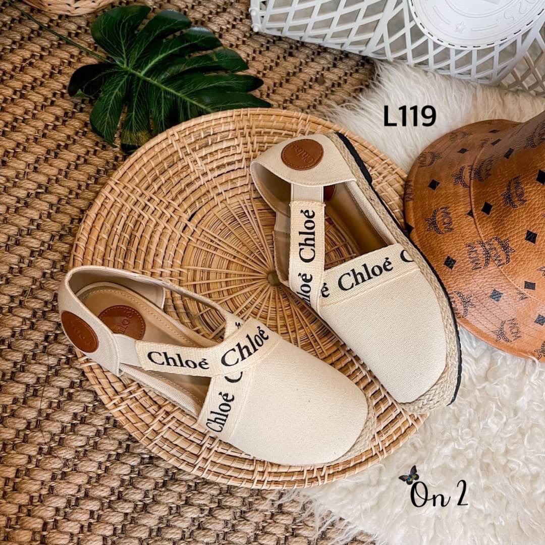 ชนชอปค่ะ รองเท้าคัชชู Chloe ตัวใหม่ แต่งสายแบรนด์ไขว้น่ารัก ผ้าแคนวาสขอบปอ พื้นปั้มสายมียางยืดใส่ง่าย ปีนี้ Chole มาแรงสุดทุกคอล สาวๆห้ามพลาดนะคะ