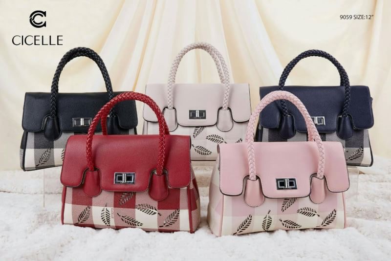 MS199 CICELLE Style My Authentic Brand พร้อมส่ง !!!! กระเป๋าสะพาย CICELLE (ซี-เซล) ใบใหญ่ รุ่น Limited Edition !!! แบรนด์แท้ 100% ค่ะ ,, สไตล์ Modern Luxury งานหนัง PU แท้ ลายใบไม้สลับประกายเพชร งานสวยปั๊มเป๊ะทุกจุดอย่างดีค่ะ อะไหล่เงินเคลือบสารกันสนิม ไม