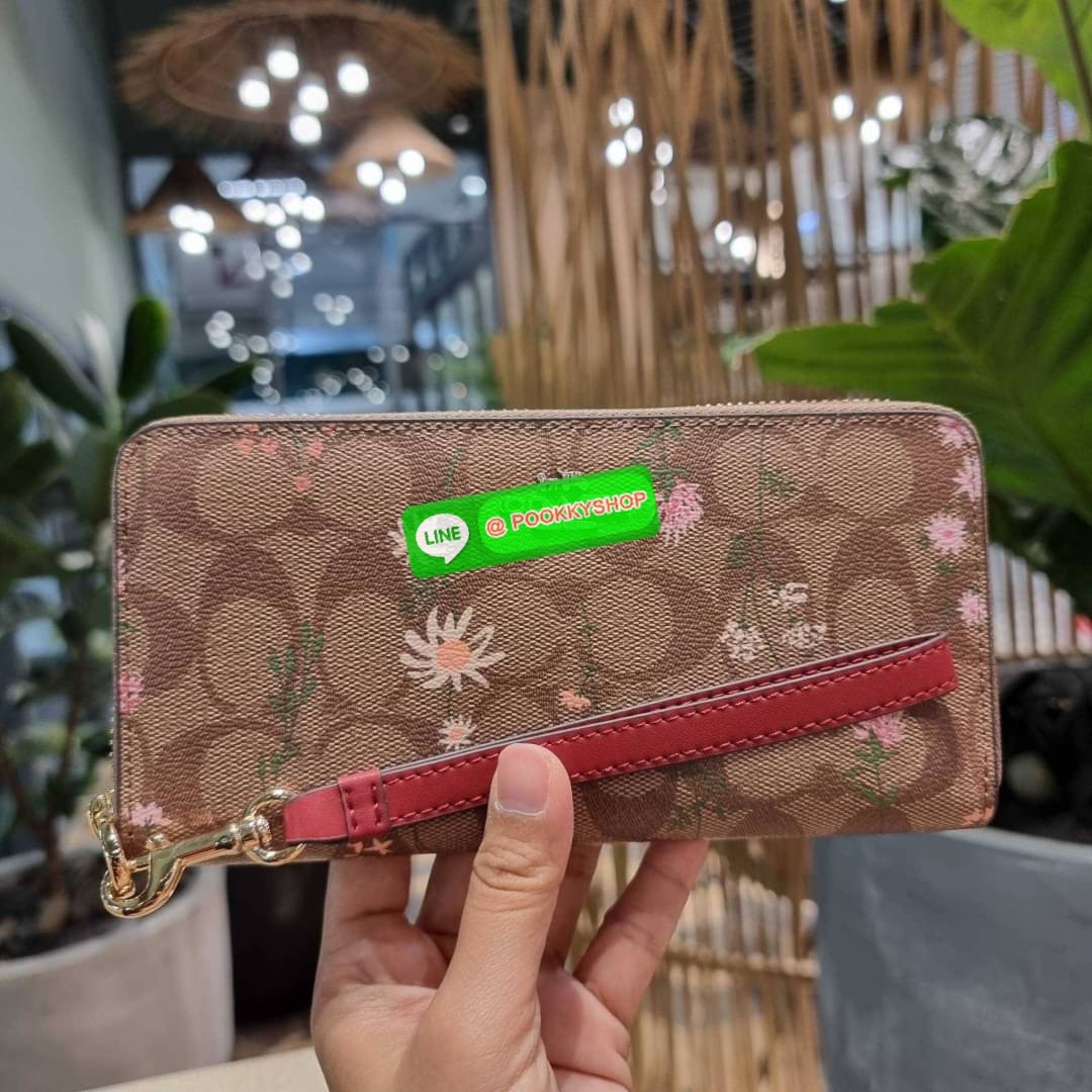 COACH C8736 LONG ZIP AROUND WALLET IN SIGNATURE CANVAS WITH WILDFLOWER PRINT น้องน่ารัก คอลใหม่ล่าสุด กระเป๋าสตางค์ใบยาวกึ่งคล้องมือ รุ่นขายดี มาในดีไซน์สุดคิ้วท์ น่าใช้!! วัสดุหนังแคนวาสเคลือบลาย มาพร้อมสายคล้องมือ ถอดออกได้ ภายในใส่บัตรได้เยอะ มีช่องซิป
