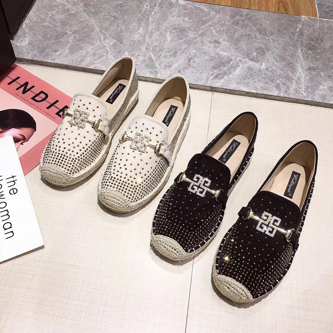🎊Givenchy shoes 🎊 อร๊ายย รองเท้าGivenchy silpon รุ่นที่สาวๆไม่ควรพลาด งานรีดเพชรอย่างดี 👍งานสวยๆเกร๋ๆ 🎊 ใส่กับกระโปรง👗หรือกางเกง👖 💥ห้ามพลาดเลยคะ ของมันต้องมี💥