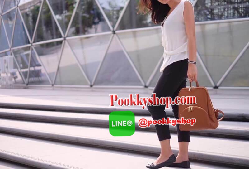 New Arrival ทางร้านได้กระเป๋าเป้รุ่นที่ขายดีมากๆจากแบรนด์ Luxe มาค่ะ ตัวหนังพียูสวยมาก เนื้อนิ่ม เหมือนหนังแท้ ใบนี้รูปทรงเรียบๆใช้ได้บ่อยทุกเวลาคะ น้ำหนักเบามากเพียง 460 กรัม มีมาให้เลือกถึง 3 สี สีดำ สีน้ำตาล และสีน้ำเงิน รุ่นนี้พิเศษตรงที่ขนาดสามารถใส่