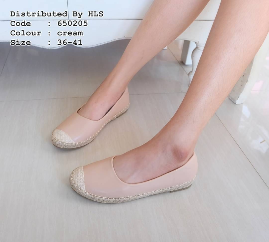 แบบใหม่ มาแล้วคะ พร้อมส่งคร่าา รองเท้าแฟรชเตี้ย ทรงหัวมน ขอบเชือกป่าน หนังสีพลาสเทล สวยมากๆ พื้นนิ่มๆ พื้นยางพารากันลื่น ใส่สบายมากๆ ใส่สบายๆๆชิวๆ