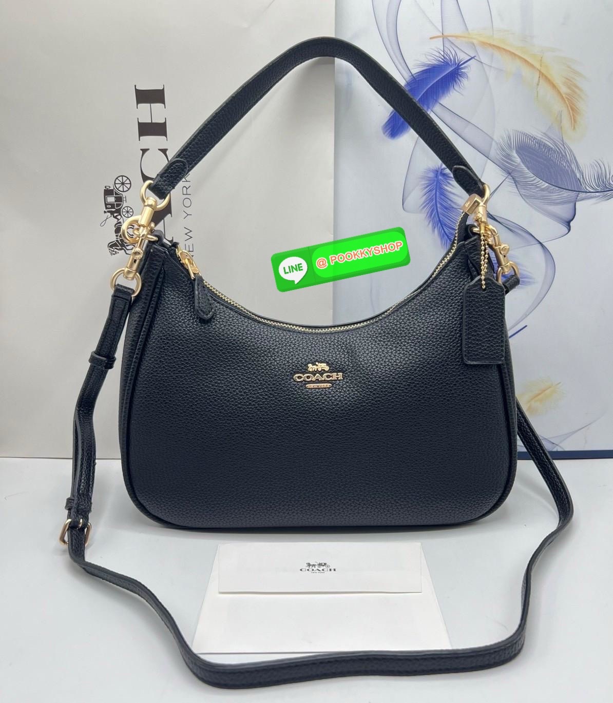Coach Teri Hobo In Signature Canvas กระเป๋าคล้องไหล่และสะพายข้าง วัสดุแคนวาส+หนังแท้ เปิด-ปิดกระเป๋าแบบซิป ภายในโล่ง มีช่องซิป1ช่อง ช่องใส่ของจุกจิกอีก1ช่อง ด้านหลังมีช่องซิป1ช่อง มีสาย2เส้น สำหรับคล้องไหล่และสะพายข้าง
