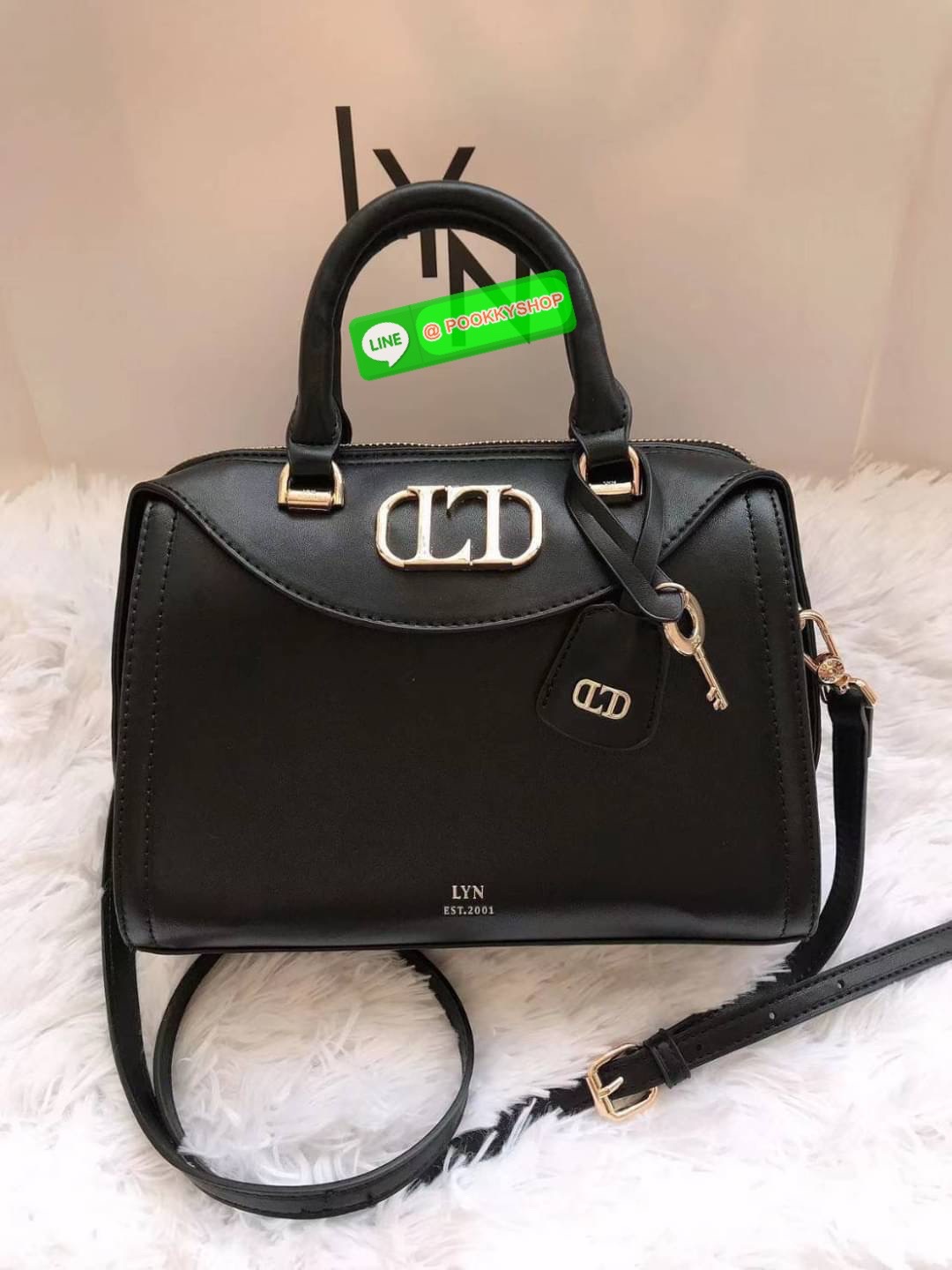 Lyn แท้ Outlet คอลเลคชั่นใหม่ ทรงหมอน สะพายข้าง