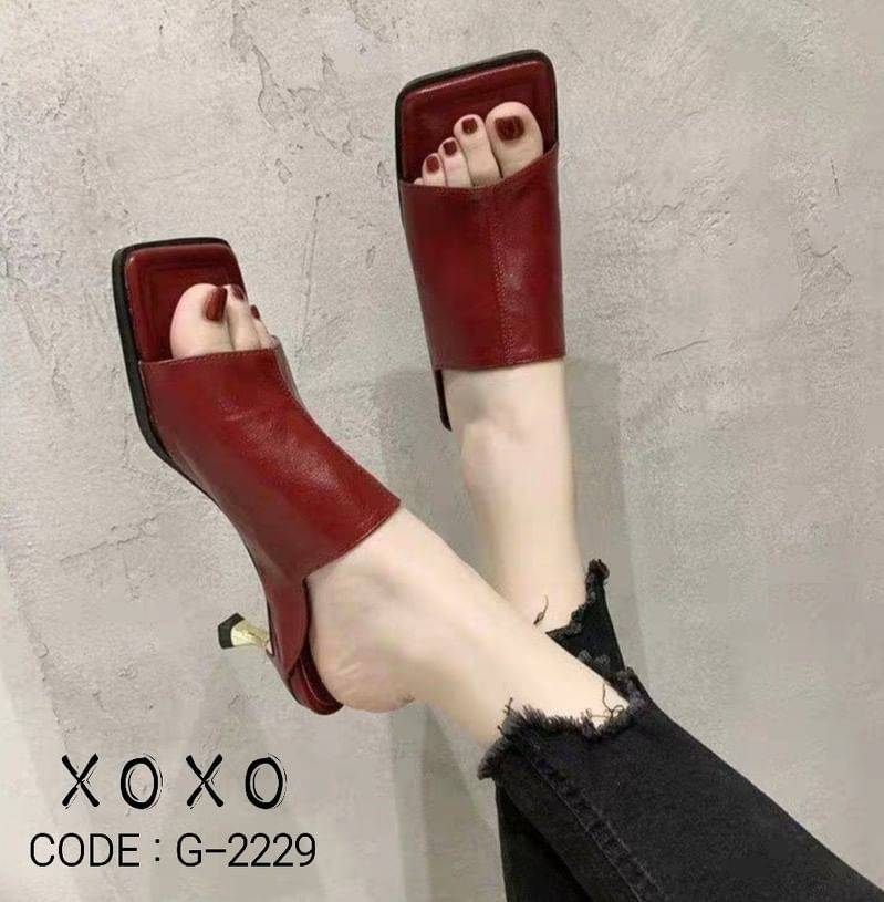 สินค้าพร้อมส่ง คีฟลุคมาก ของมันต้องมีมากซีสทั้งหลาย ดูไฮ สุดๆ ค๊า งานสวม ใส่สบาย ทรงเปิด หน้าหัวตัด วัสดุหนัง PU เก๋ ด้านข้าง แต่งลายเย็บเป็นคลื่น สวยหรู ดูแพงเกินราคา พิเศษเลิศๆ ตรงส้น เป็นอะไหล่ทอง แมทส์ชุดง่าย น้ำหนักเบา ใส่กับชุดไหน ๆ เก๋มาก จับแมทส์ด