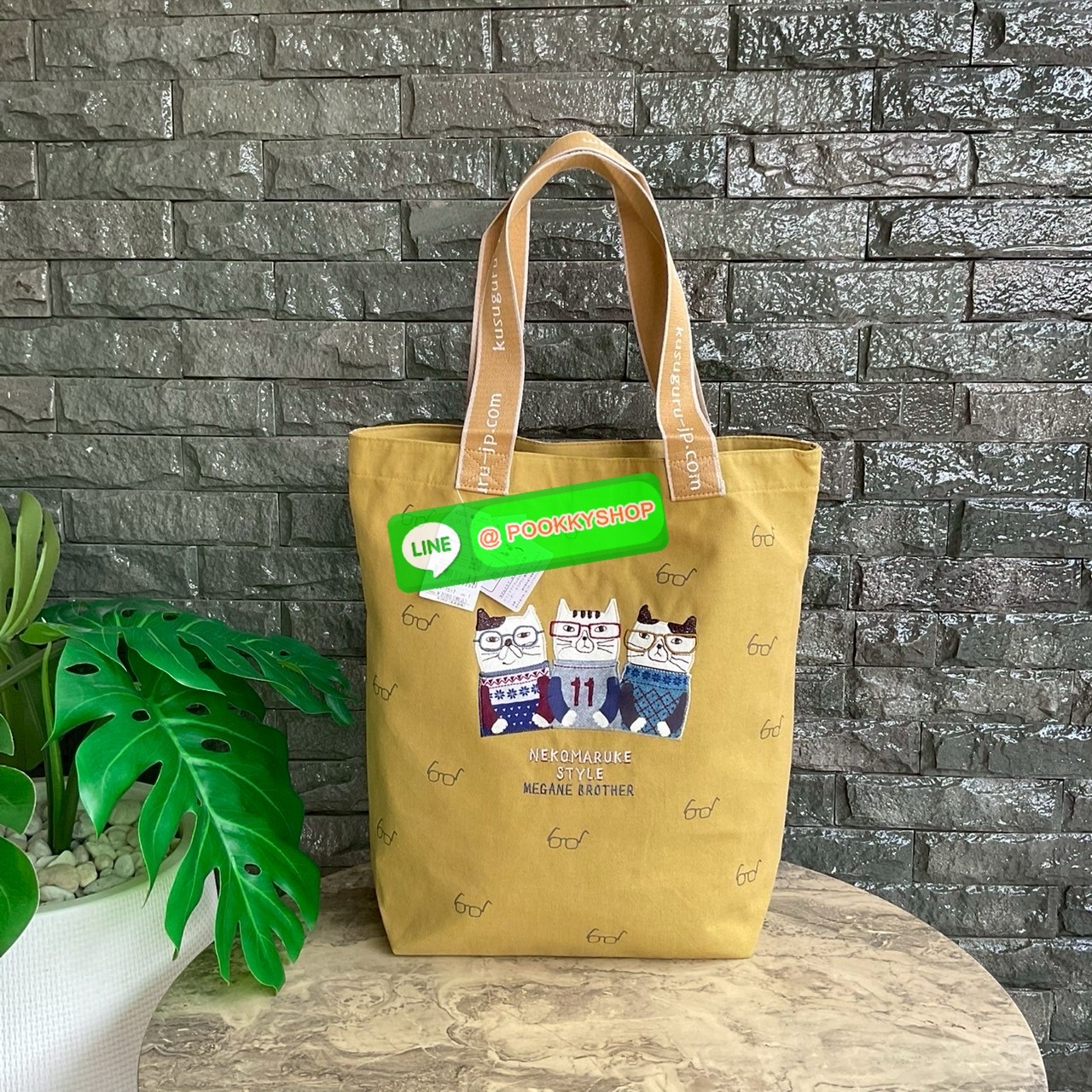 Japanese Kusuguru คุซูกุรุญี่ปุ่นแท้ กระเป๋าสะพาทรง Tote Matilda สะพายไหล่ ปักลายแมว 3 ตัว ขนนุ่มน่ารักมาก