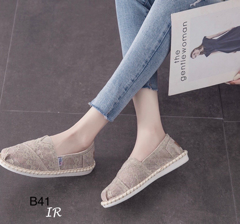 แบบขายดี!!! พร้อมส่ง สินค้านำเข้า เสริมความเก๋ให้ลุคส์ขอบคุณ ด้วยผ้าใบลูกไม้นิ่มลายดอกให้ลุคมอนิมอลสุดชิค พื้นเชือกปอนวมนิ่ม ส้นกันลื่น สายคาเฟ่จ้องจัดเลยนะคะ รุ่นนี้ดีงามจ้า