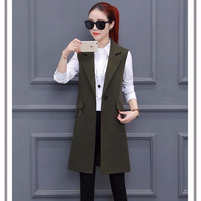 เสื้อสูทนำเข้า : เสื้อกั๊กสูทแฟชั่น เสื้อกั๊กแฟชั่น สีเขียว เสื้อสูทแขนกุด เนื้อผ้า Polyester งานสวย คุณภาพดี มีซับใน ใส่สบาย ทรงเนี๊ยบ งานสวยเหมือนแบบ 100 % ค่ะ คอปก ติดกระดุมเม็ดเก๋ รูปทรงสุดหรู ตัวยาวคลุมสะโพก ใส่ทำงานได้ หรือ ใส่เที่ยวก็เก๋ๆ มีกระเป๋า