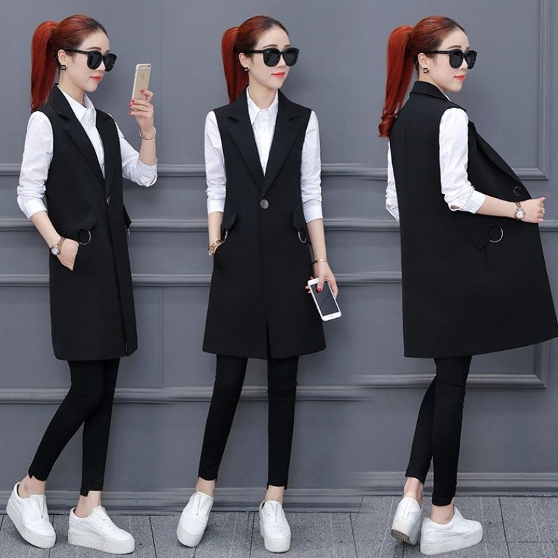 เสื้อสูทนำเข้า : เสื้อกั๊กสูทแฟชั่น เสื้อกั๊กแฟชั่น สีเขียว เสื้อสูทแขนกุด เนื้อผ้า Polyester งานสวย คุณภาพดี มีซับใน ใส่สบาย ทรงเนี๊ยบ งานสวยเหมือนแบบ 100 % ค่ะ คอปก ติดกระดุมเม็ดเก๋ รูปทรงสุดหรู ตัวยาวคลุมสะโพก ใส่ทำงานได้ หรือ ใส่เที่ยวก็เก๋ๆ มีกระเป๋า