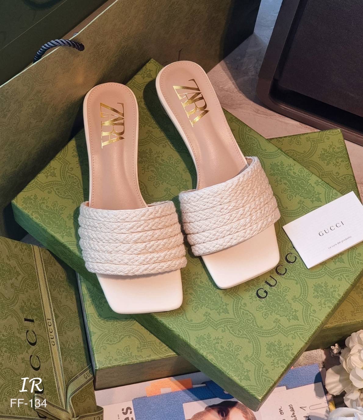แบบขายดี!!! พร้อมส่ง ตัวแม่ Zara ห้ามพลาด งาน ZARA สวยมากค่ะ ดีไซน์เชือกถักแบบสวม ด้านในรองนวมกำมะหยี่หนานุ่มสบายหน้าเท้า ปั๊มแบรนด์ส้นลูกแก้วสูง 2 นิ้ว ใส่สวยแมทซ์ง่าย ใส่ในลุคประจำวันได้เลยนะค้า