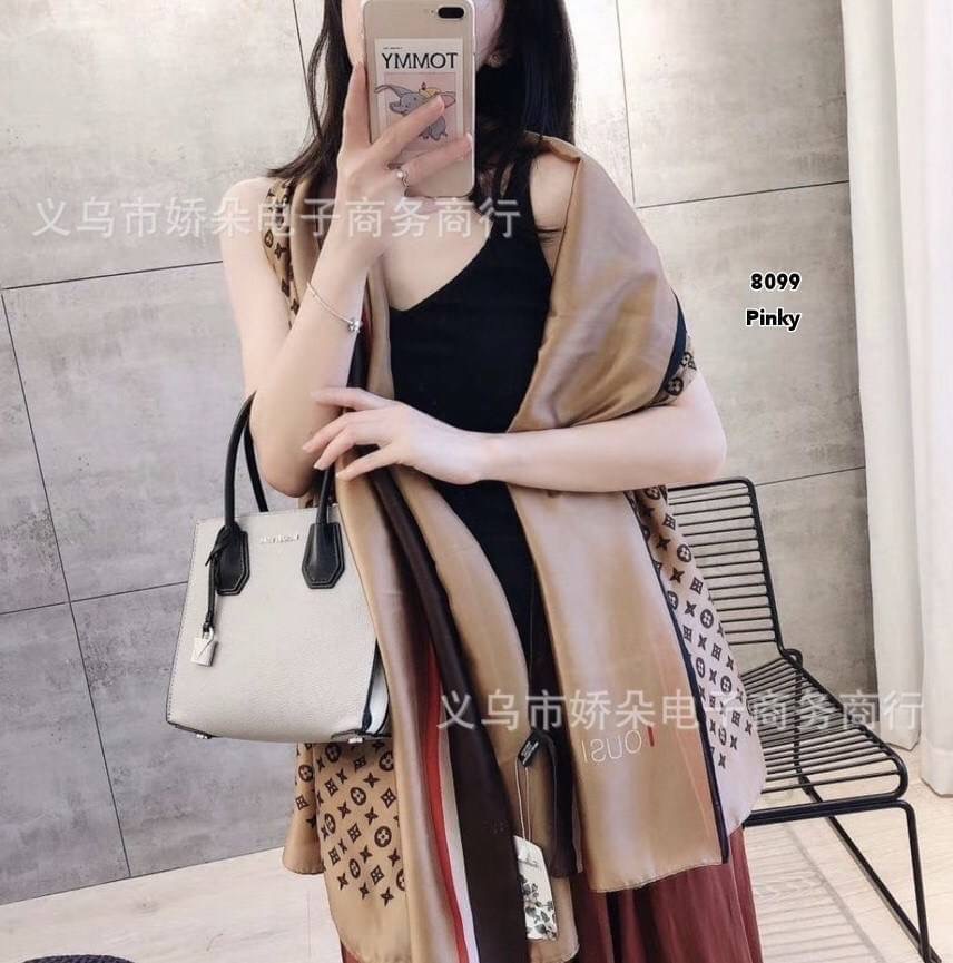 พร้อมส่ง ผ้าคลุมไหล่ 8099 งานแบรนด์เนมผ้าลื่น บางเบา เลื่อมๆมันวาว ดูหรูหรา ไฮโซ จัดว่าเด็ด ร้อนหนาว ได้หมดจ้า