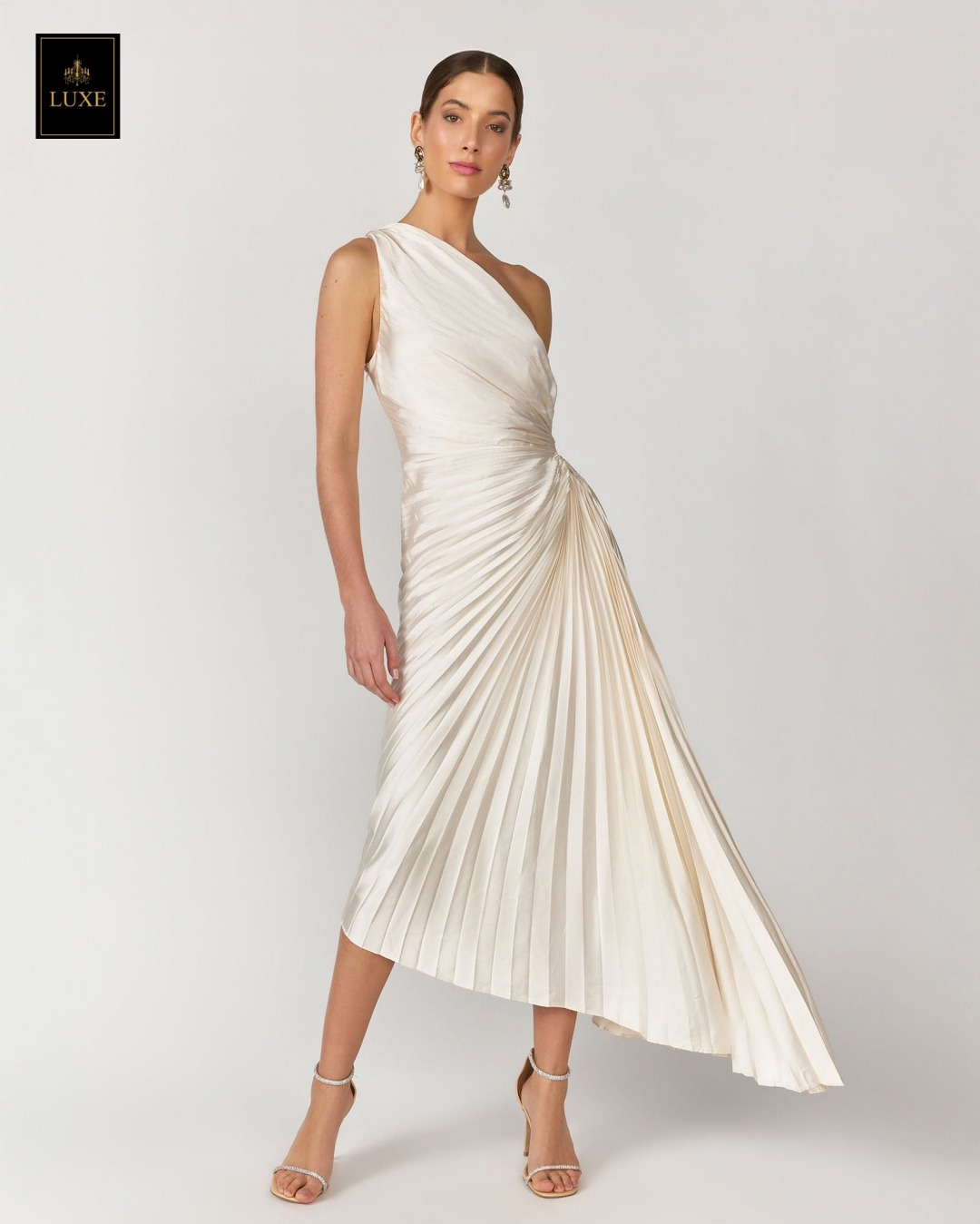 เดรสแฟชั่น เดรสเสื้อไหล่เดียว กระโปรงยาวชายเฉลียง อัดพลีททั้งตัว