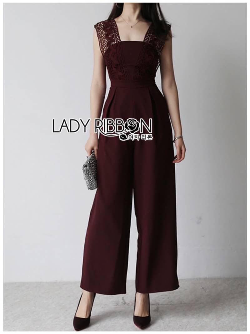 Lady Ribbon's Made Lady Veronica Feminine Chic Lace & Crepe Jumpsuit จัมป์สูทผ้าเครปตกแต่งลูกไม้เรียบๆ ตัวนี้เหมาะกับสาวออฟฟิศแต่งตัวไปทํางานเก๋ๆแบบเฟมินีน หรือจะใส่ไปเที่ยวช่วงวันหยุดก็ดูดีค่ะ ตัวชุดจะเป็นทรงเกาะอก แต่มีสายเป็นผ้าลูกไม้ขึ้นมาจากเอว
