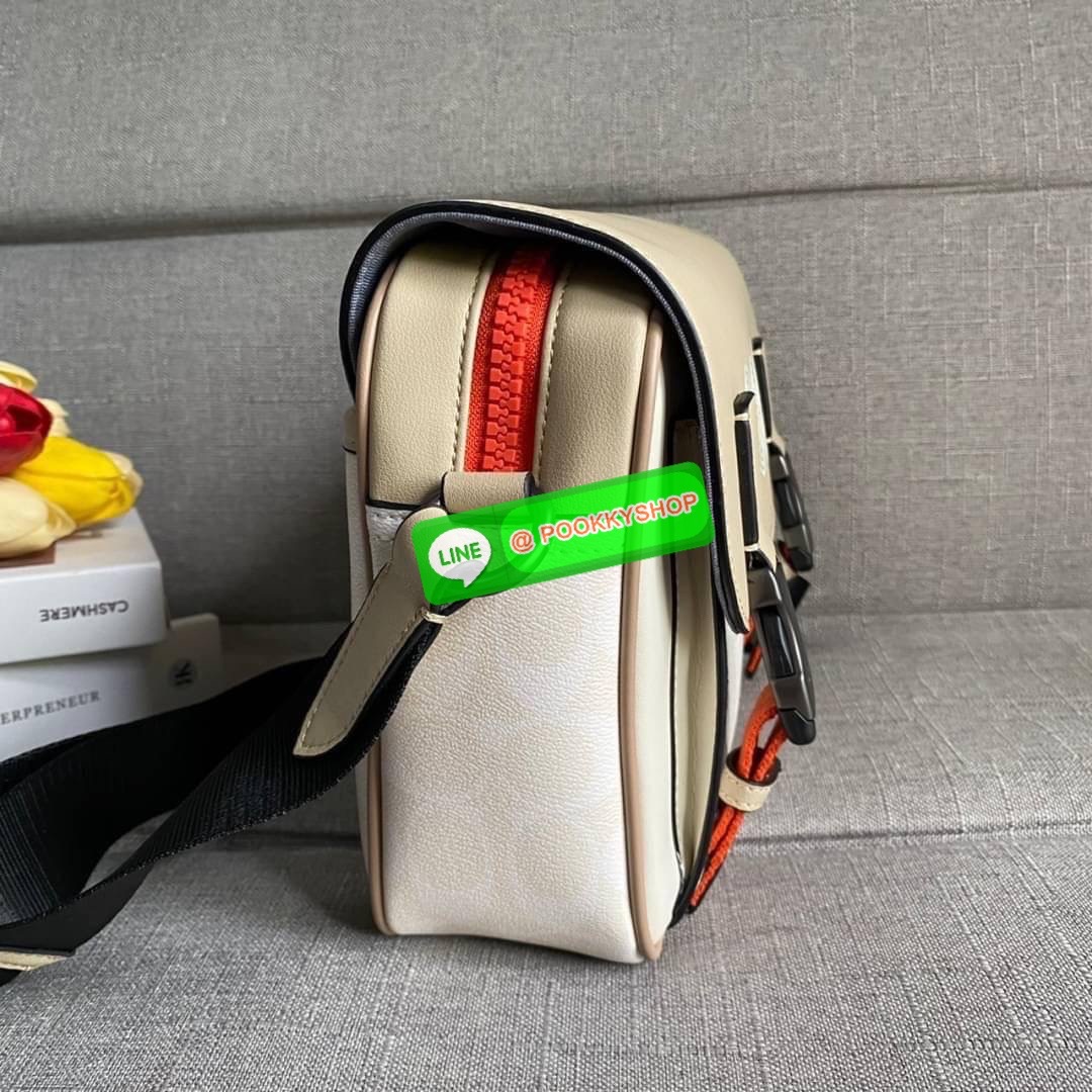 COACH TRACK CROSSBODY IN COLORBLOCK SIGNATURE CANVAS WITH COACH PATCH (C6657) 🛍🛍กระเป๋าสะพายทรงแมสเซ็นเจอร์ ทรงสวยรุ่นที่ต้องมีติดตัวคะหนุ่มๆ จุของได้เยอะมากแบ่งเป็นสัดเป็นส่วน วัสดุหนังแคนวาสสลับหนังแท้ กระเป๋ามีตัว ล็อค มีซิปด้านใน ด้านห