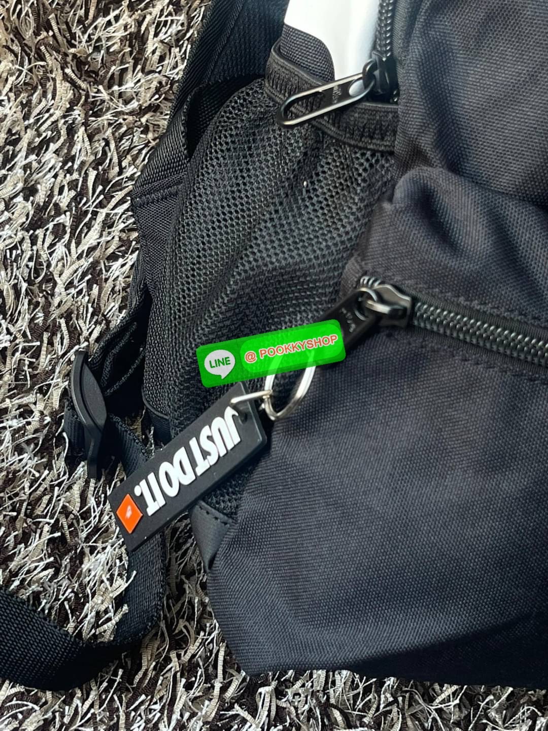 💕NIKE Brasilia Just Do It เตรียมพร้อมก่อนออกเดินทางด้วยกระเป๋าเป้สะพายหลังจาก NIKE รุ่น Brasilia Just Do It ด้วยภายในที่กว้างขวางสำหรับจัดเก็บสัมภาระที่หลากหลายไม่ว่าจะเป็นสมุดหนังสือ ดินสอหรือเครื่องเขียนสำหรับไปโรงเรียนหรือใส่ขวดน้ำเตรียมพร้อมเด