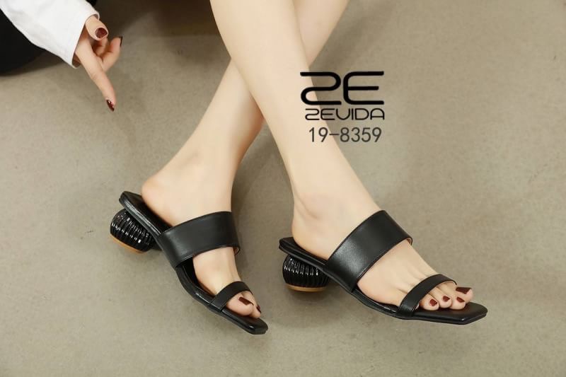 พร้อมส่งรองเท้าส้นกลมสูง2นิ้ว คาดสาย 2 ตอน นิ่มมากใส่ไม่บาดเท้า เรียบหรูดูเเพง ใส่เป็นเเฟนชั้นหน้าฝนได้สบายสวยจบครบในคู่เดียว