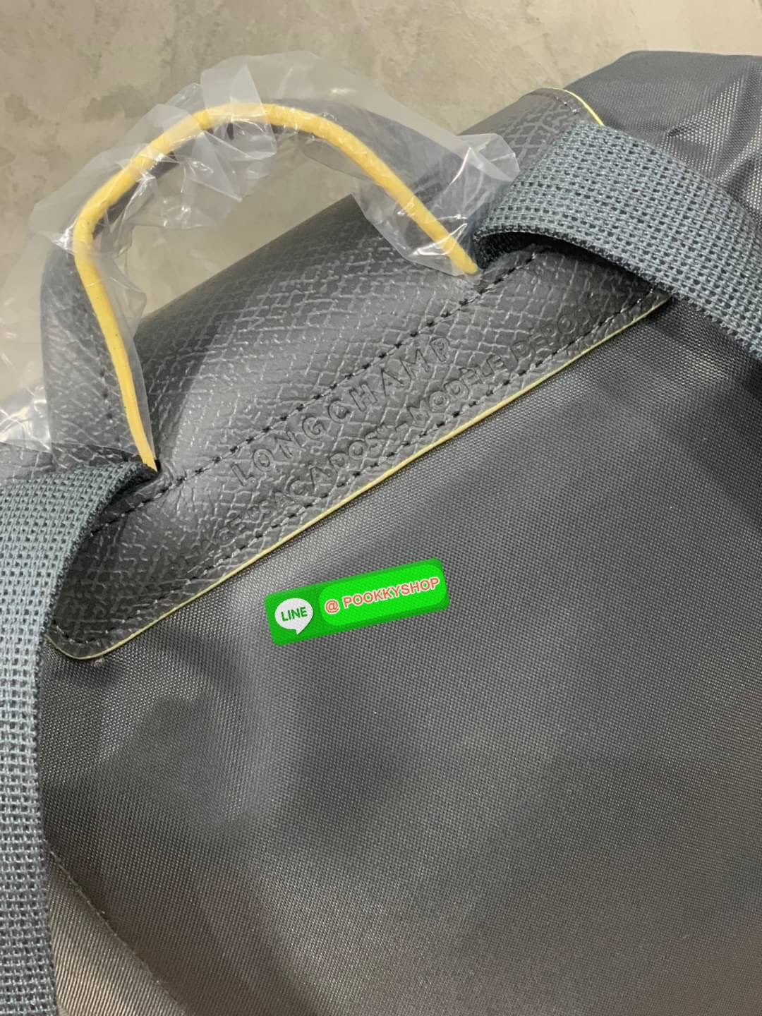 💕Longchamp LE PLIAGE Club Backpack พบกับอีกหนึ่งสไตล์ของLongchamp ที่เป็นรุ่นยอดนิยมอีกรุ่น สำหรับสาวแฟชั่นหัวทันสมัย เติมความพิเศษให้กับลุคด้วย ยังมีสีให้เลือกเยอะเรียกได้ว่าชอบสีโทนไหน ชอบแต่งตัวสไตล์ไหนก็เอาไปแมทช์กันได้เลย เป็นกระเป๋าเป้ในไม่ก