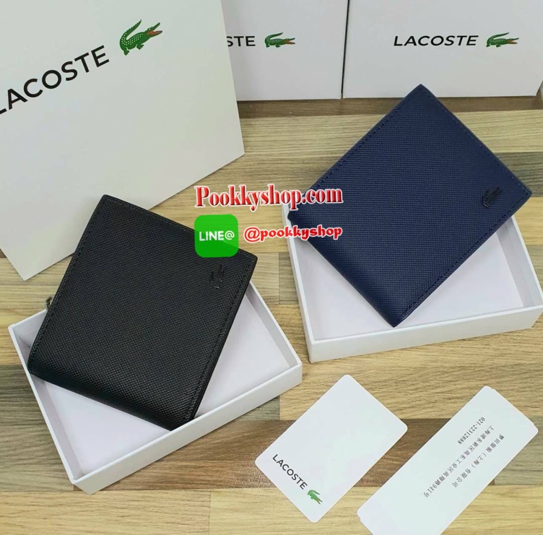 ลาคอส MEN'S CHANTACO LEATHER WALLET กระเป๋าสตางค์คุณภาพดี แบบพับสองตอนสำหรับคุณผู้ชาย มีช่องใส่บัตรถึง 8 ช่อง และช่องใส่ธนบัตรแยกเป็นสัดส่วน มาพร้อมลูกเล่นมีช่องซิปโค้งใส่เหรียญเก๋ๆด้านใน หัวซิปปั๊มแบรนด์ สวยน่าใช้ห้ามพลาดเลยค่า