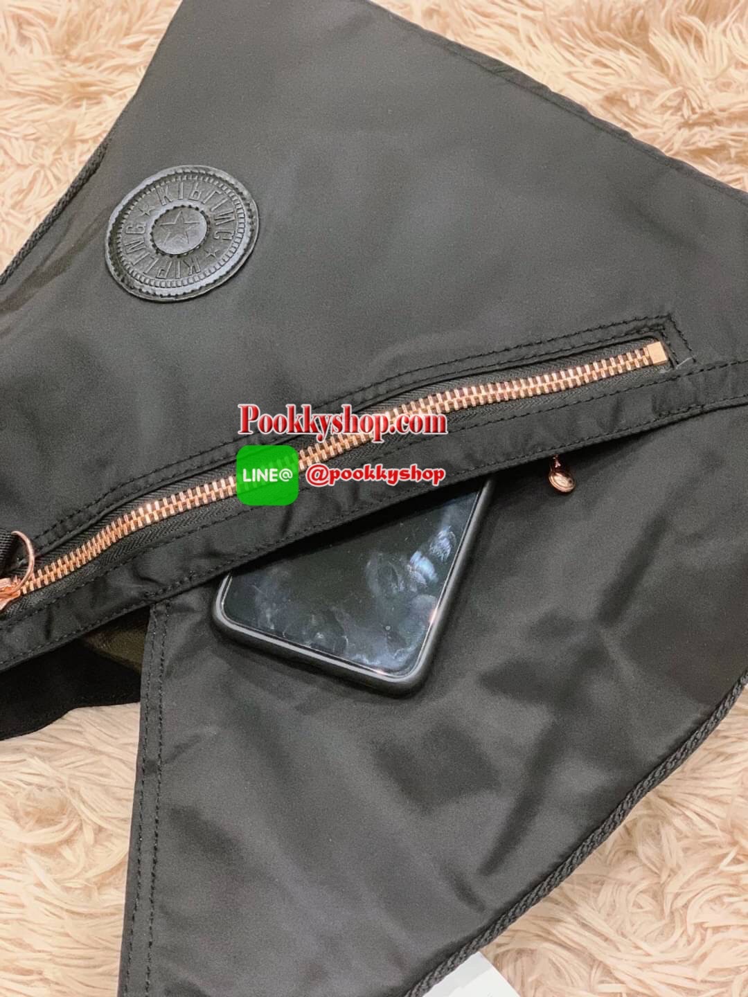 Kipling OLINA Medium Tote Bag Rose Bag คอลเลคชั่นใหม่จาก Paka Premium กระเป๋าถือหรือคล้องบ่าขนาดกลาง วัสดุ Polyester100% อะไหล่สีRose goldทั้งหมดรวมถึงเจ้าพวงกุญแจmonkeyและพู่หนังrubber เพิ่มความหรูหรา คอลเลคชั่นนี้เน้นความกว้างใส่ของได้อย่างจุใจ และยังมี