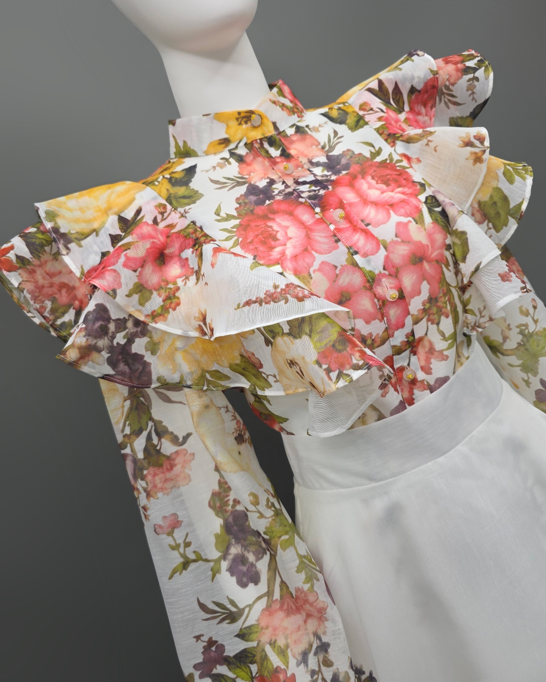 ชุดเซทแฟชั่น เซ็ตเสื้อคอกลมแขนยาว+กระโปรงยาว แต่งระบายตัวเสื้อหน้าและหลัง