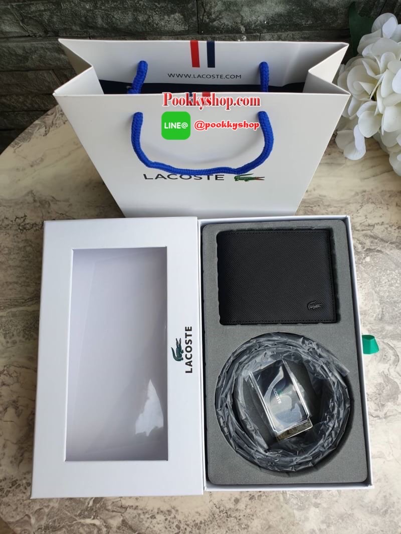 ลาคอส CLASSIC PETIT PIQUE Belt & Wallet Set !!! ซื้อ1ได้ถึง 2 ใบ เซตสุดคุ้ม!! มาพร้อมกล่องสุดหรู กระเป๋าเงินใบสั้นพับสองตอน ลายเปอติปิเก้ มีช่องใส่การ์ด ช่องใส่ธนบัตร บุซับในด้วยผ้าคอตตอน และ ด้านอกวัสดุ Pvc ลายเปอติปิเก้แต่งกระเป๋าด้านนอกกระเป๋า เข็มขั
