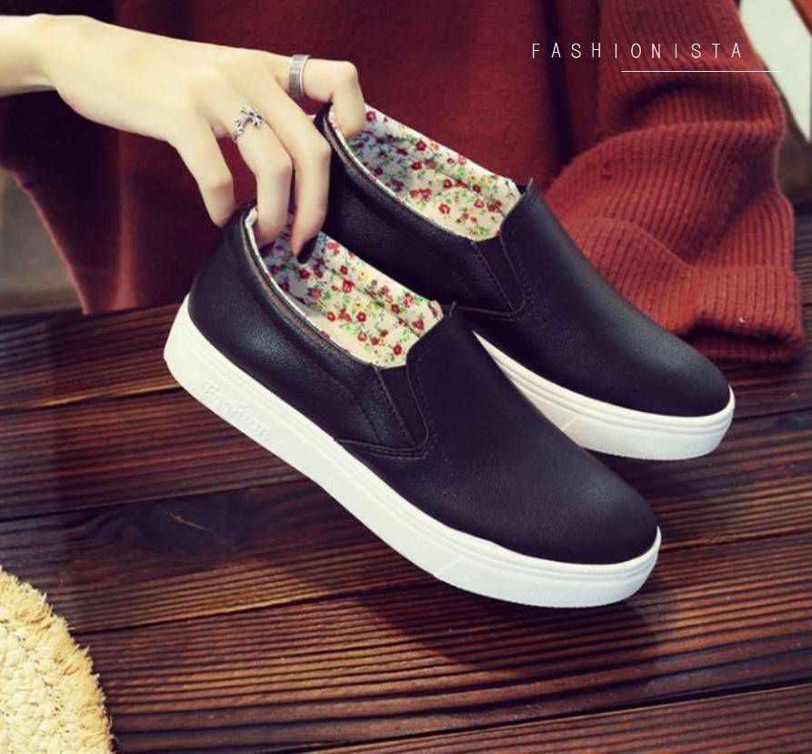 สลิปออนแบบหนังนิ่ม ใส่สบาย คล่องตัว งานสวยพร้อมส่งค่ะ รองเท้าแฟชั่นชิคๆ แต่งขอบยางยืดด้านข้าง เน้นความสบายในการสวมใส่ พื้น 1นิ้ว ใส่ง่ายเดินไม่เมื่อย ดีไซน์เน้นความเรียบง่ายใส่แมชเสื้อผ้าได้ทุกแนวจ้าา มีไว้ได้ใช้แน่นอน