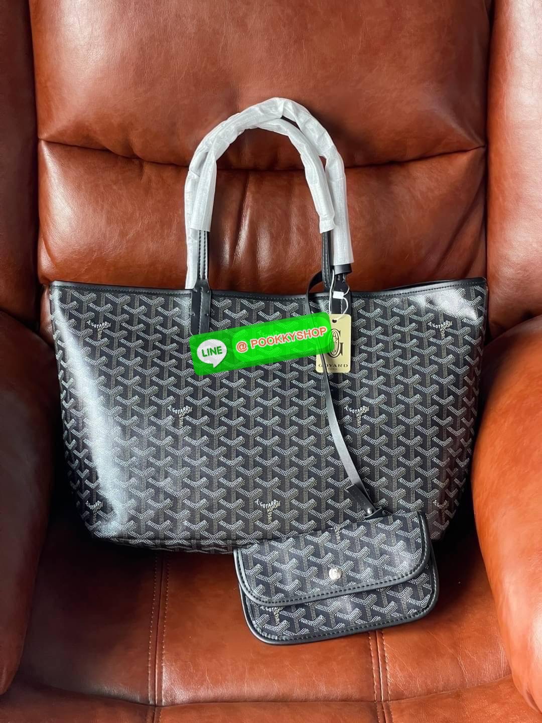 💕 Goyard Saint Louis Pm Bag กระเป๋าสุดคลาสสิกจากแบรนด์เก่าแก่ของฝรั่งเศส ความพิเศษคือแต่ละใบต้องเพนท์ลายโมโนแกรม Chevron ด้วยมือเท่านั้น จึงเป็นเหตุผลที่กระเป๋า Goyard กลายเป็นหนึ่งในกระเป๋าที่คนต้องการ โดยเฉพาะรุ่น St. Louis Tote ที่ว่ากันว่าเป็น