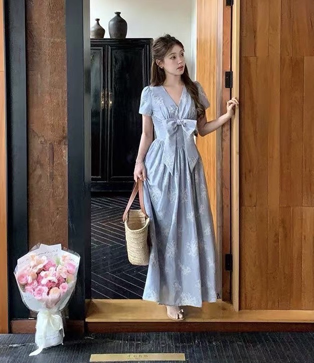 เดรสแฟชั่น เดรสลายริ้วเนื้อผ้าปักทั้งตัวสวยหรูมากๆค่ะ มีฟองน้ำจัดให้ทรงสวย(อกมีกระดุมแป๊ก)