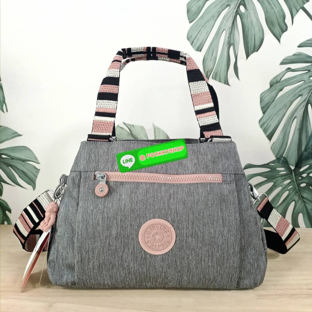 KIPLING ELISE HANDBAG กระเป๋าถือและสะพายไหล่ ขนาดกำลังพอดี จุของได้มาก มีหูจับสองสาย ถือสะดวก น้ำหนักเบา มีช่องซิป ด้านหน้า ช่อง กระเป๋าหลักเปิด-ปิดด้วยซิป มี3 ช่องว่างใส่ของได้จุมากๆ ใส่มือถือได้ กระเป๋าสตางค์ใบยาว และ เครื่องสำอางค์ได้หลายชิ้นเลยค่ะ เก็