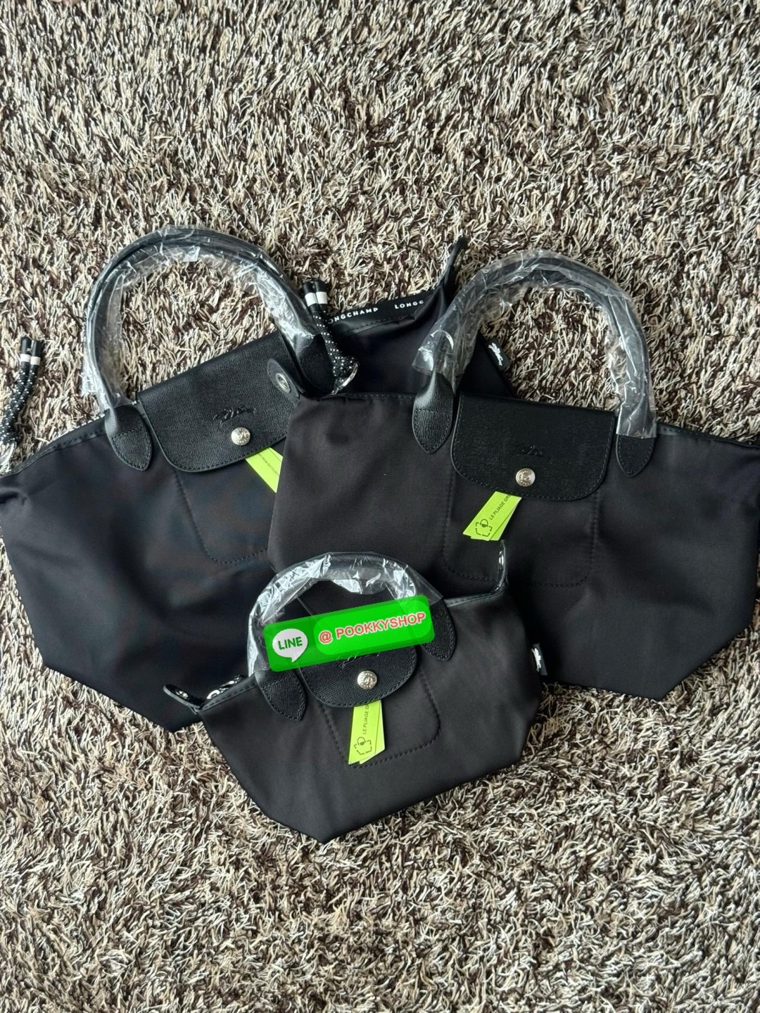 Large Longchamp LE PLIAGE ENERGY L HANDBAG LE PLIAGE รีไซเคิล ECONYLสไตล์สปอร์ต ทันสมัย และใช้งานได้จริง น้ําหนักเบา กระเป๋าใบนี้เป็นเครื่องประดับที่มีเสน่ห์ในอุดมคติที่จะติดตามคุณในทุกกิจกรรมยามเย็นของคุณ มาพร้อมกับสายสะพายไหล่ปรับได้ สามารถพกพาได้ ทั้งแ