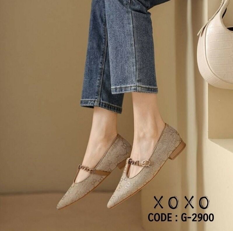 สินค้าพร้อมส่ง งานสวม หน้าวี สวย เก๋ ใส่แล้วขาเรียบมยาว มีส้นเล็กน้อย กำลังใส่สบาย ด้านหน้าคาดร้อยโซ่แต่ง สวยงาม แมทส์ชุดง่าย น้ำหนักเบา