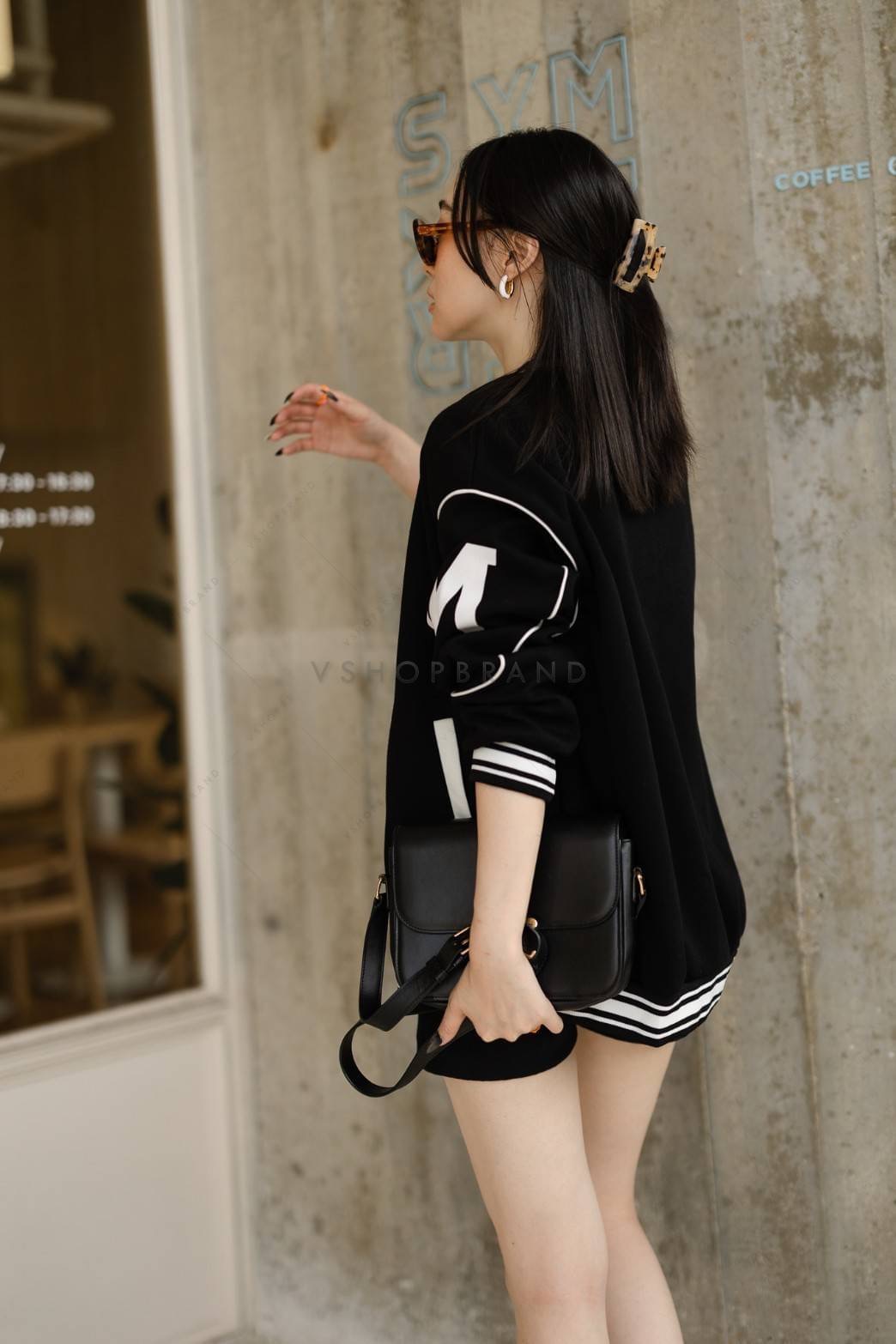 เสื้อแจ็คเก็ตเบสบอล ปักตัว M (กระเป๋าข้างใช้ได้จริง) สไตล์สาวสตรีท รุ่นนี้ผ้าเนื้อดีมากก ใส่แมทซ์กับเสื้อยืดเท่ ๆ สวยลงตัวมากค่ะ