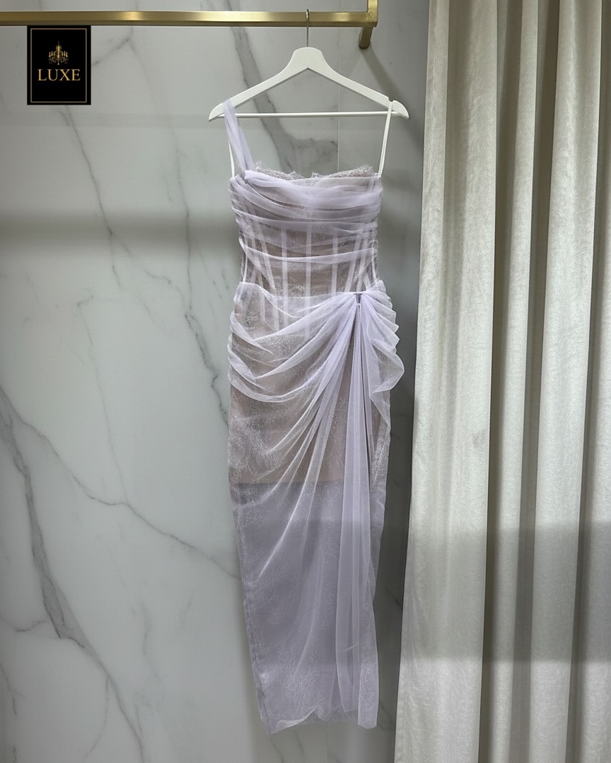 เดรสแฟชั่น เดรสเสื้อเกาะอก มีโครงแบบคอร์เซ็ต ซ้อนทับด้วยผ้าเน็ตจับเดรป กระโปรงจับเดรป