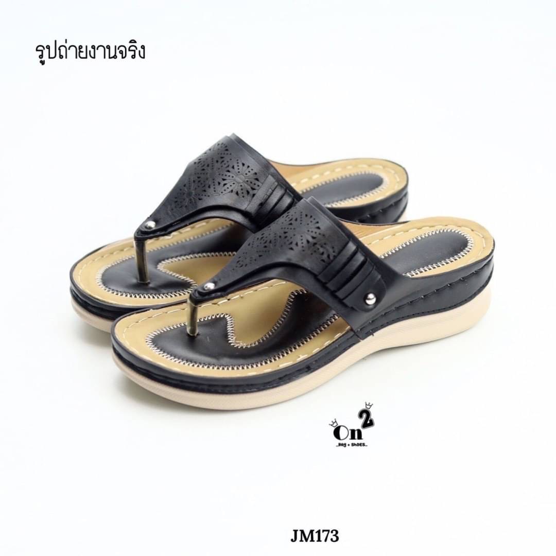 New....รองเท้าลำลองแบบหนีบดีไซน์สวยทั้งยังเป็นรองเท้าเพื่อสุขภาพด้วยค่ะ พื้นช่วยลดแรงกระแทกจากการเดินได้ดี ป้องกันการเดินแล้วเท้าพลิกได้ทำจากวัสดุคุณภาพดีมีกันลื่นแบบสวยดีต่อใจคะ ต้อง cf กันเลยจ้า