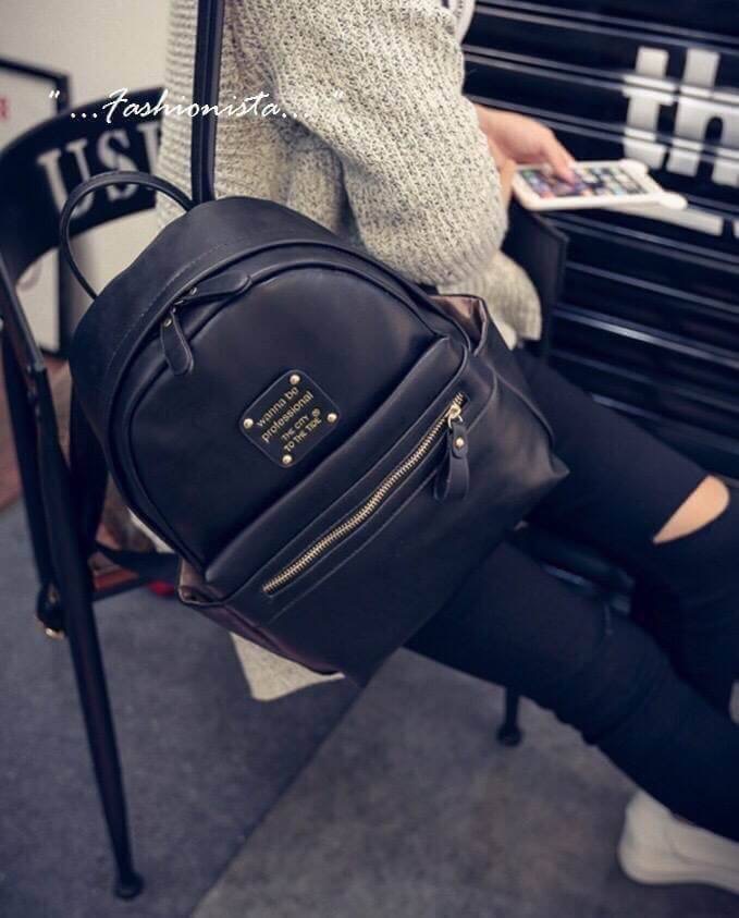 รุ่นนี้ถามกันมาเยอะ จัดมาเพิ่มให้อีกรอบ งานลายนูน 3มิติ ไม่ใช่สกรีนลาย พร้อมส่งครบสีเลยค่ะ!! HOT ITEM KOREA BACKPACK พร้อมส่งจ้าา แบบขายดี คุณภาพเริ่ด กระเป๋าเป้แบ็คหนัง pu เน้นจุดเด่นที่ตัวหนังที่ผสมผสานเนื้อแมทสีพื้นตัดต่อหนังลายงูนูนมีมิติสวยลงตัวมาก ว