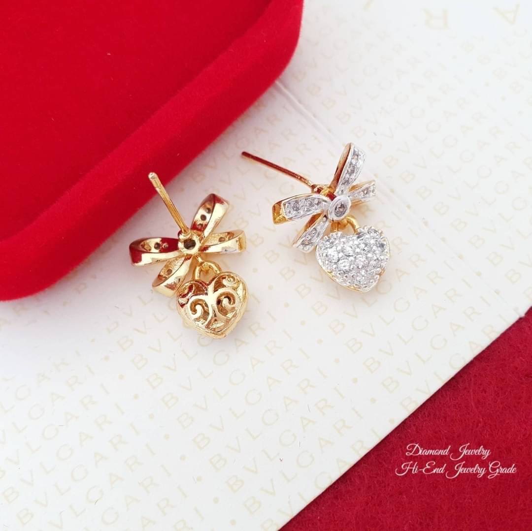 New Arrival !!! ต่างหูเพชรสวิสแท้ เพชรคัดเกรดอย่างดีค่ะ งานอย่างดีค่ะ รับประกันคุณภาพเลยค่ะ รุ่นนี้ดีไซส์สวย ใช้แม่พิมจากร้านเพชรเลยคะ งานสวยมากกกก ใส่ออกมาน่ารักจิงๆ แม่ค้าแนะนำอย่างแรงค่ะ เพชรสวยวิ้งวาวมากกกกกๆๆๆค่ะ