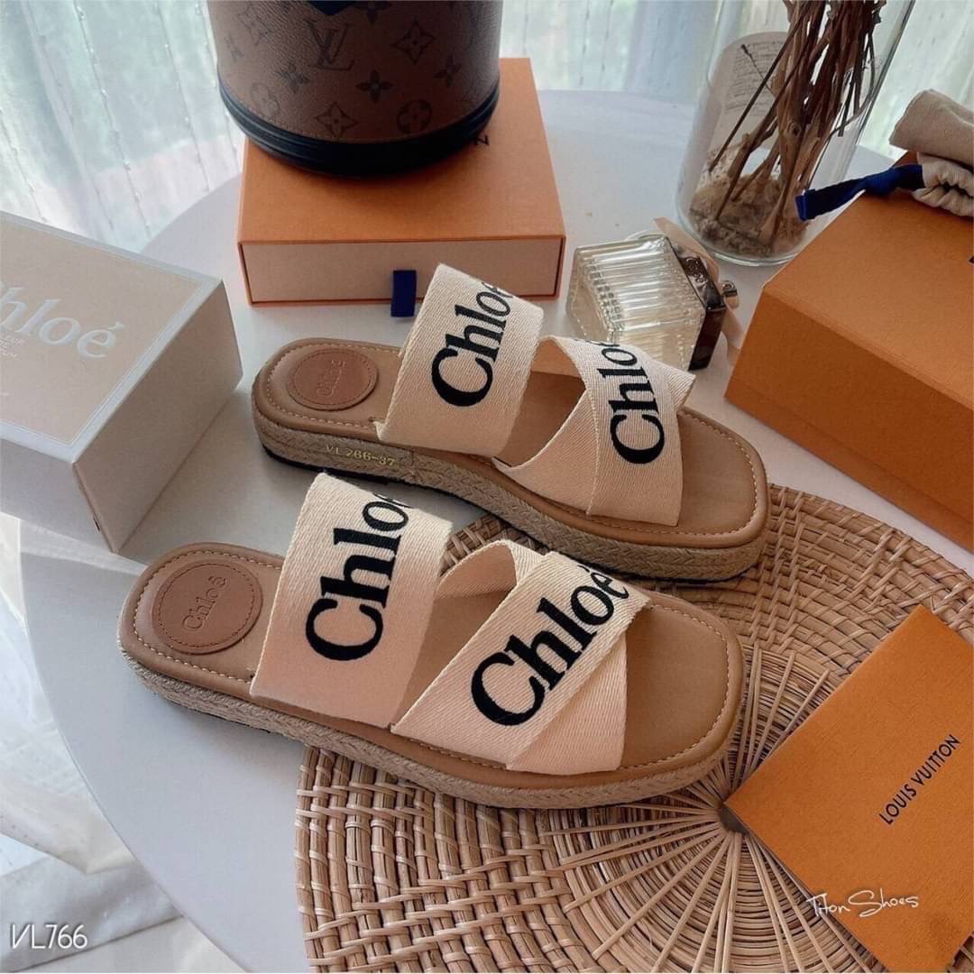 งานเข้าใหม่จร้า รีพีทรอบสุดท้าย พร้อมส่ง รองเท้าเตารีดส้นห่อปอ Chloe สวยมากกกกก พื้นสูง 1.5 นิ้ว งานชนช้อป พื้นปั้มแบรนด์