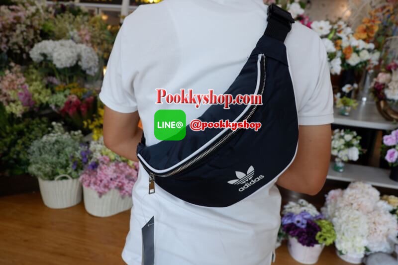 ADIDAS ORIGINALS ADICOLOR WAIST BAG Best seller! **ดาราเซเลปใช้กันเพียบ ช้าอดหมดก่อนนาจา กระเป๋าคาดอก/คาดเอวสุดชิค ดีไซน์เรียบง่าย แต่สะพายแล้วเท่ห์ คลาสสิคสุดๆ อะไหล่เงิน เปิด-ปิด ด้วยซิป ภายในกว้าง ใส่กระเป๋าสตางค์ยาวได้ และของจุกจิกได้ พอประมาณ มีช่องซ