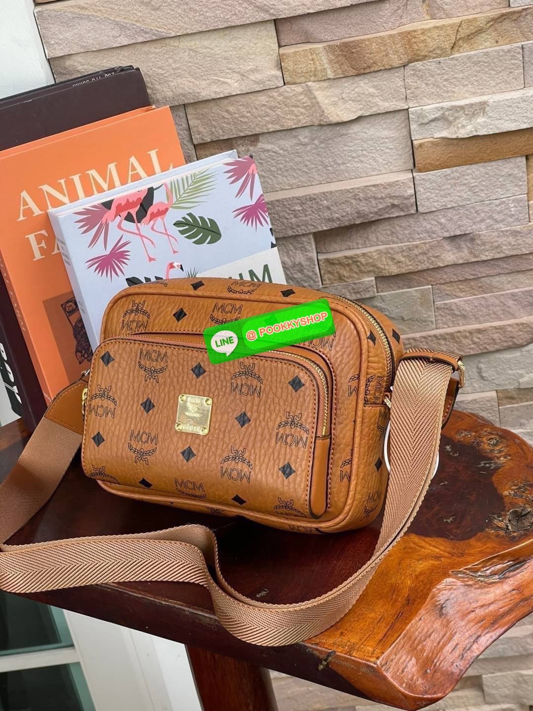 ð MCM KLASSIK CROSSBODY in Visetos( Small )āļāļĢāļ°āđāļāđāļēāļāļĢāļāļŠāļāļāļāļĩāđ Klassik āļāļĩāđāļĄāļĩāļĨāļąāļāļĐāļāļ°āļāļĢāļāļāļēāļĄāļāļ·āđāļ āļāļāļāđāļāļāļŠāđāļāļĨāđāļāļĨāļēāļŠāļŠāļīāļ āđāļāļĢāļāļŠāļĢāđāļēāļāļāļĢāļ°āđāļāđāļēāļāđāļģāļŦāļāļąāļāđāļāļēāļĄāļāļāļāļīāļŠāļĢāļ°āđāļŦāļāļ·āļāļāļąāđāļ āļāđāļēāđāļāđāļāļĨāļ·āļāļāļāļīāļ§āļĨāļēāļĒ Visetos āļāļąāļāđāļāđāļāđāļāļāļĨāļąāļāļĐāļāđāļāļāļmcm āđāļāļāļĩāđāļāļ·āļāđāļāļāđāļāļŠāļāļāļĢāļĩāđāđāļāļāđāļŪāļāļāđāļāļĢāļĩāļāļĩāđāļŠāļĄāļāļđāļĢāļāđāđāļāļāļāļĩ