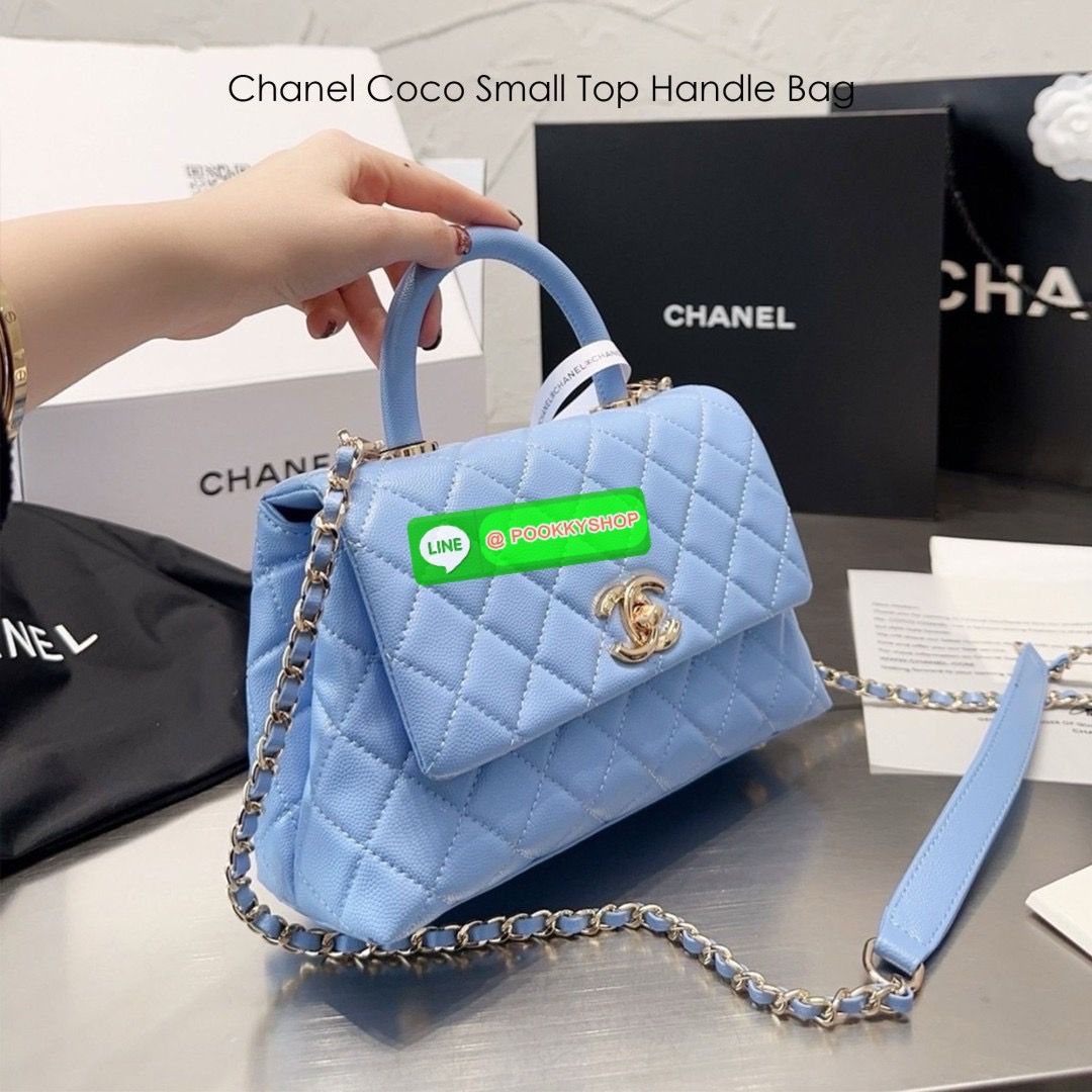 CHANEL Coco Small Top Handle Bag กระเป๋าสะพายสุดคลาสสิค สวยหรูพร้อมมือจับในตัว อะไหล่ทองสวยมาก มาพร้อมกล่อง อปก ครบเซ็ท รอบนี้จัดราคาพิเศษสุดคุ้มค่ะ โดดเด่นและดูแพง ไม่อยากให้พลาดเลยน้า